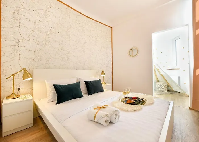Cozy 1Br Escape - Apartment With Charming Balcony Near Universitate