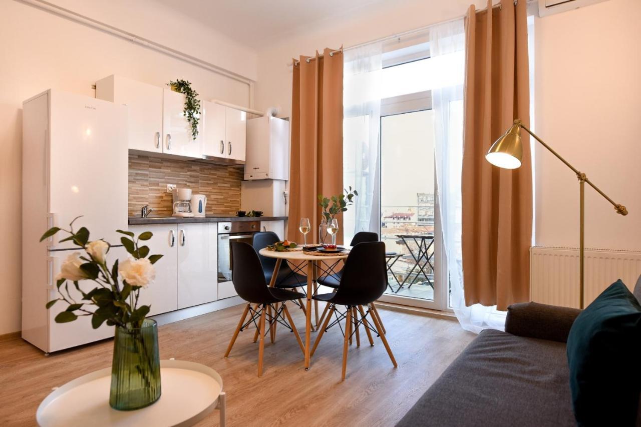 Cozy 1br Escape - With Charming Balcony Near Universitate Apartment