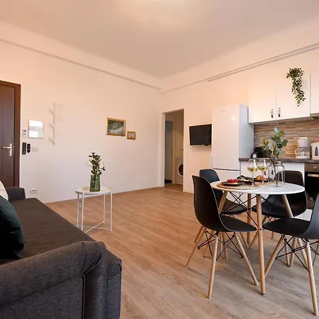Cozy 1Br Escape - Apartment With Charming Balcony Near Universitate Bucharest Exterior photo
