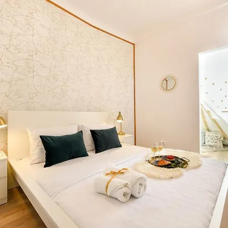Cozy 1Br Escape - Apartment With Charming Balcony Near Universitate Bucharest Exterior photo