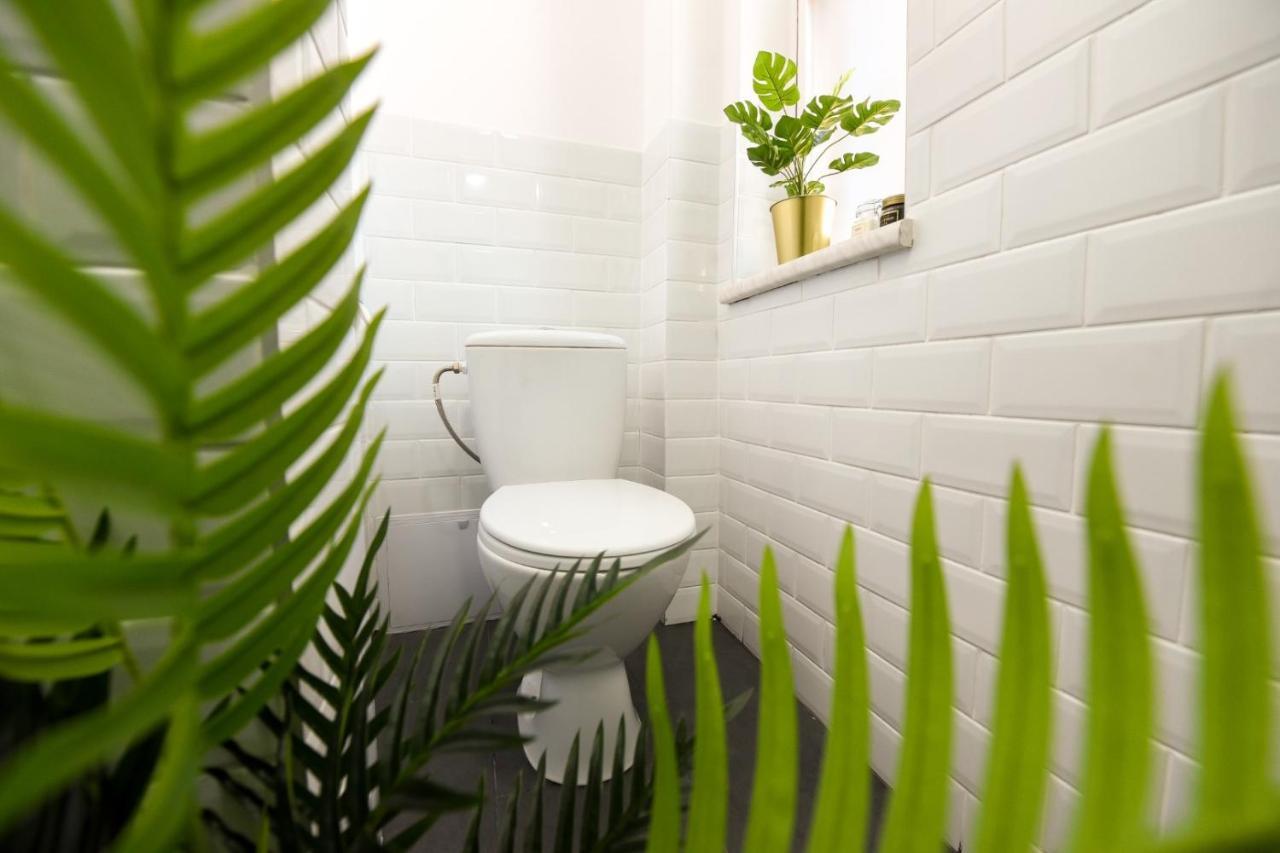 Cozy 1br Escape - With Charming Balcony Near Universitate *